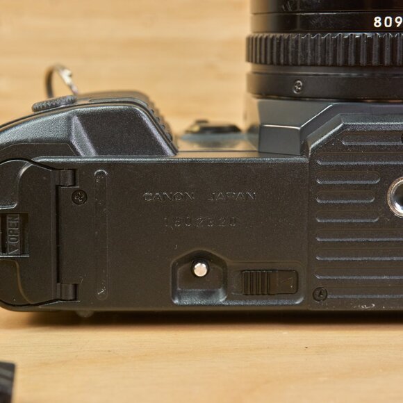 Canon T70 35mm SLR Film Camera w/ 50mm f1.8 Lens & Canon 277T Flash / Tested - Picture 10 of 13